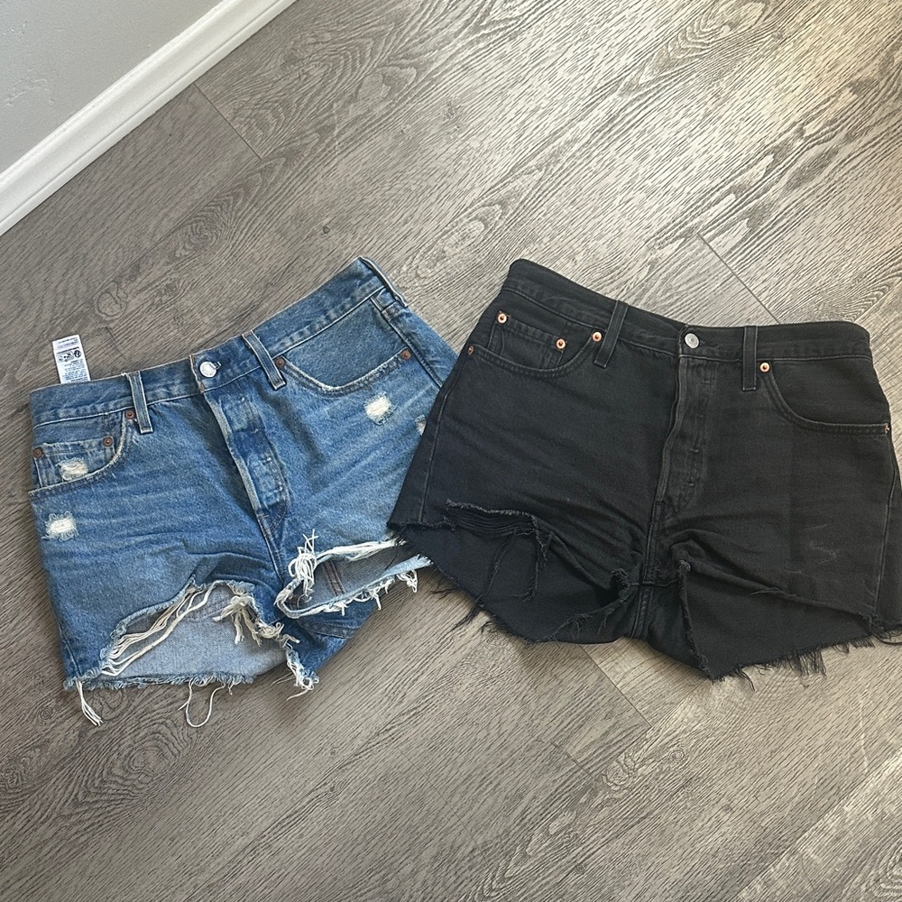 Levi’s Denim and Black Distressed Shorts Set